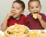 5 نشانه که فرزندتان زیاد غذا می خورد