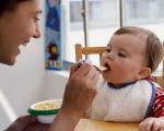 کودکان زیر یک سال؛ چی بخورند و چی نخورند؟