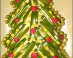 تزئین سالاد الویه به شکل درخت کریسمس