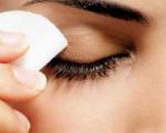 نحوه پاک کردن آرایش چشم بدون آسیب رساندن به چشم