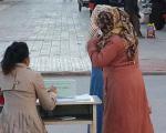 چین: ایجاد ایستگاه های بازرسی برای تشویق زنان مسلمان به بی حجابی (+عکس)