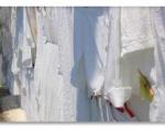 ۵ نکته برای تمیز کردن لباس‌های سفید