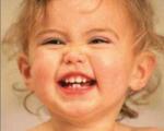 چگونه از زود افتادن دندانهای شیری کودکمان جلوگیری کنیم؟