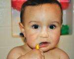 اهمیت مسواك و نخ دندان بـرای کودکان