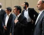عیادت احمدی‌ نژاد از آیت الله مهدوی کنی