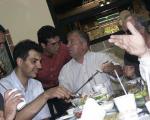 عکس: عادل و علی پروین در حال خوردن جگر!