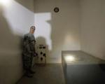 آمریکایی ها دستشویی صدام را با خود می برند (+عکس)