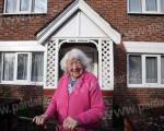 زن 100 ساله همه عمرش را در خانه ای سپری كرد كه..