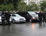 تصاویری از جریمه شدن 80 پوندی اتومبیل بنز هیلاری کلینتون در لندن