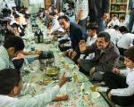 حاشیه افطاری با ایتام: احمدی نژاد دوباره رئیس جمهور بشود / فقط می‌خواهم ببوسمش+تصاویر