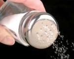درمان 72 بلا با خوردن نمک در آغاز و پایان غذا