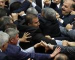 درگیری خونین نمایندگان در مجلس ملی ترکیه + تصاویر