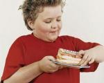 اگر فرزندم در معرض خطر چاقی باشد، چه باید بكنم؟