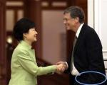 آیا بیل گیتس به رئیس جمهور کره جنوبی توهین کرد؟