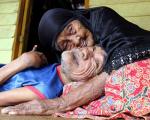 مادر 101 ساله معلول درگذشت +عکس