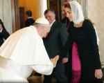 خم‌ شدن‌ پاپ‌ در برابر همسر پادشاه‌ اردن/ عکس