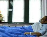رضا داودنژاد روی تخت بیمارستان / عکس