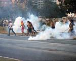 اعتراض بومیان برزیلی با تیرو کمان به برگزاری مسابقات جام‌جهانی فوتبال+تصاویر