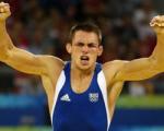 قهرمان المپیک، دوپینگی از آب درآمد