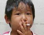 این دختر ۳ ساله معتاد به سیگار است