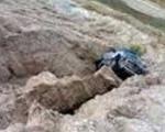 سقوط خودرو به عمق ۲۰ متری دره