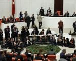 بست نشینی نمایندگان مخالف در پارلمان ترکیه (+تصاویر)