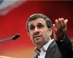 احمدی‌نژاد در مراسم تقدیر از ملی پوشان والیبال: آمریکا خوراک بچه‌هاست