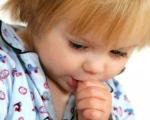 عوارض و درمان مکیدن انگشت کودک