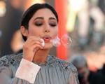 گلشیفته فراهانی در حال حباب‌بازی بر فرش قرمز جشنواره فیلم ونیز + تصاویر
