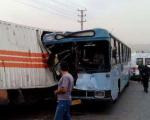 برخورد شدید اتوبوس شرکت واحد با کامیون در تهران با 1 کشته و 16 زخمی(+عکس)