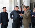 بازدید رهبر کره شمالی از کاخ دانش‌آموزان (عکس)