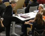 عکس/ دست دادن با پا در سازمان ملل