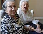 مراقبت مادر 104 ساله از دختر 87 ساله‌اش