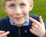 تصاویری از کندن دندان پسر بچه 8 ساله با بالگرد مجهز به کنترل از راه دور