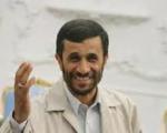 حاشیه‌های یک مراسم ختم; هدیه جالب یک روحانی به احمدی نژاد