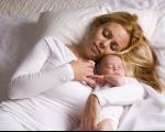 مزایا و معایب خوابیدن با کودک در یک تخت