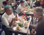 شام خوردن اوباما در یک رستوران محلی در ویتنام (عکس)