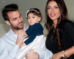 ستاره فوتبال به همراه همسر و دخترش +عکس