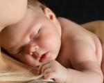 هفت نشانه ای که می گوید نوزادتان عاشق شماست