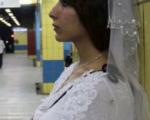 لباس عروسی برای تابوی " ننگ تجرد"!(+عکس)