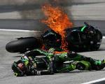 حادثه وحشتناک در رقابت های موتورسواری(+عکس)