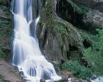 آبشار آب سفید مکانی زیبا درلرستان