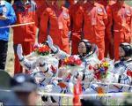 تصویر بازگشت موفقیت آمیز فضانوردان چینی به زمین
