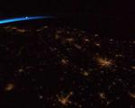 تصویر نفس‌گیر طلوع در افق زمین از فضا