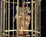 لباس عجیب و مسخره ی خواننده زن هالیوودی سوژه داغ رسانه ها +تصاویر