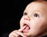چگونه به کودکی که دندان در می آورد کمک کنیم؟