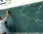 مهارت خارق العاده معلم چینی در کشیدن نقشه کره زمین + عکس