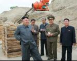 چرا رهبر کره شمالی عکس های خندان می گیرد (+عکس)