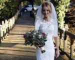 دختر 24 ساله ای که لباس عروسش را با 22هزار پر غاز دوخت!! + عکس