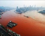 رودخانه یانگ تسه به رنگ خون +عکس